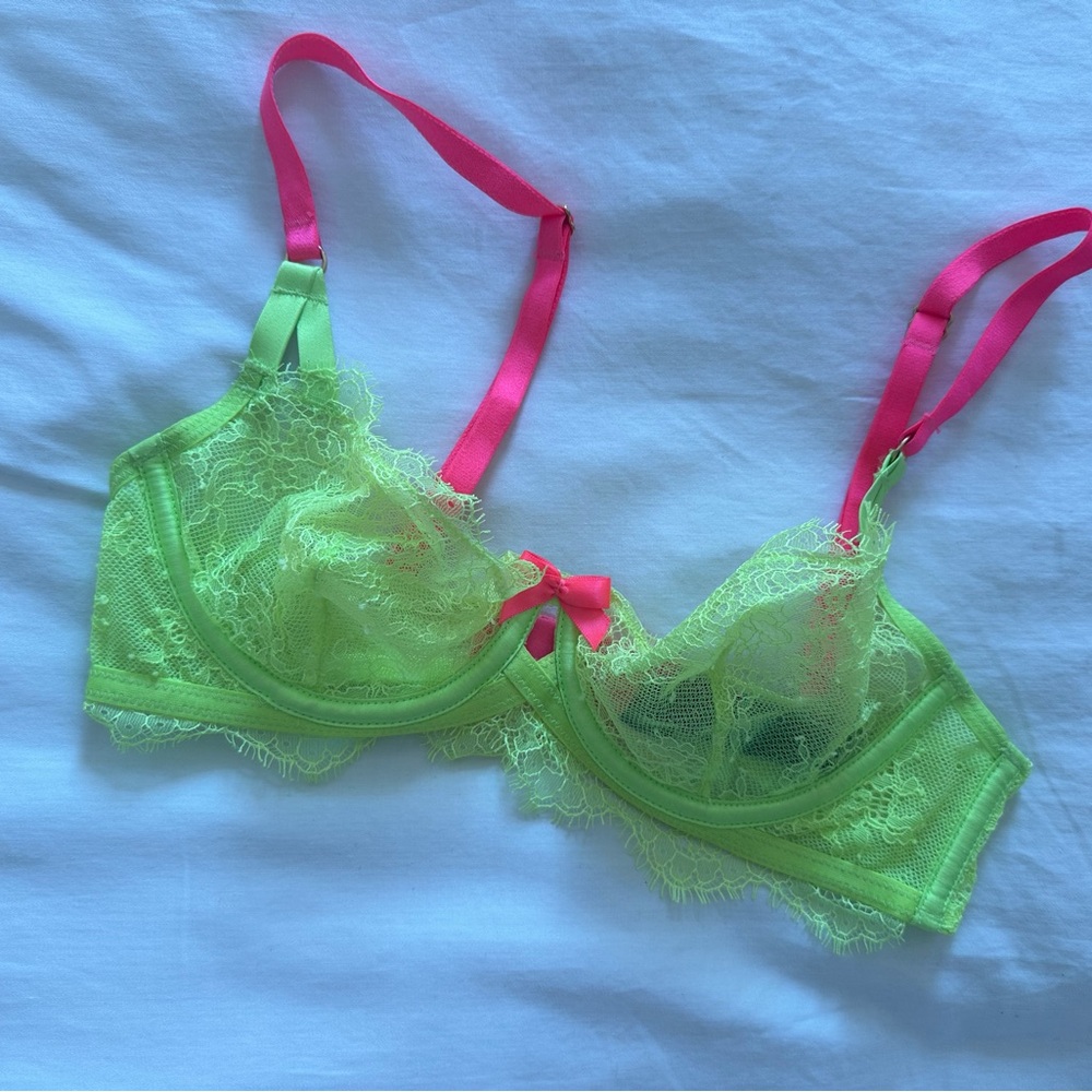 Victoria’s Secret Neon Lace Bra, Size 32B, Brand New Without Tags